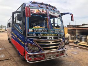 Isuzu Reisebus in Kampala
