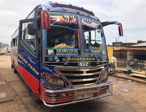 Busfahrt von Kampala nach Jinja