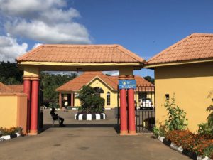Peniel Beach Hotel Entebbe Eingangstor